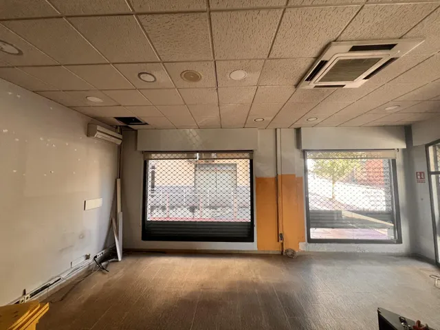 LOCAL COMERCIAL CON SALIDA DE HUMOS EN SENTMENAT — 4