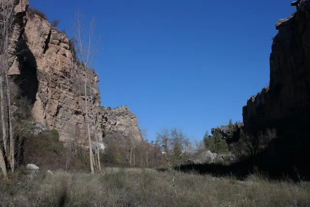 Los Tajos, monumento natural con casa y chiringuito. Finca en Alhama de Granada. — 8