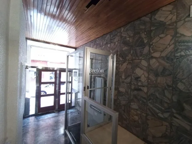 Amplia vivienda de 4 dormitorios con balcón en San Antonio María Claret — 33