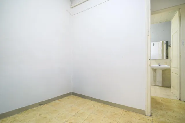 ¡Oportunidad única para inversores! Piso con alta rentabilidad e inquilino solvente en el centro de Manresa — 27