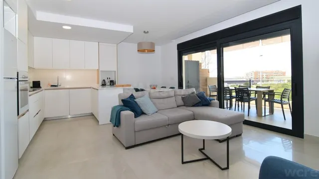 Apartamento moderno en Santa Pola con vistas despejadas — 2