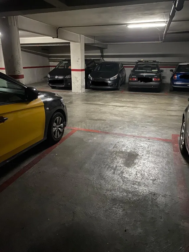 Plaza de parking con fácil acceso — 3