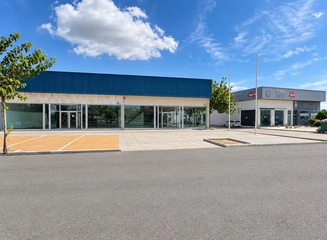 Nave comercial ideal para concesionario en el Polígono Industrial de Orihuela — 6