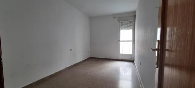 PISO CON VISTAS DESPEJADAS Y BALCÓN — 10
