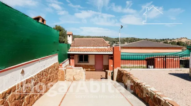 Chalet con piscina, garaje, terraza y barbacoa — 30