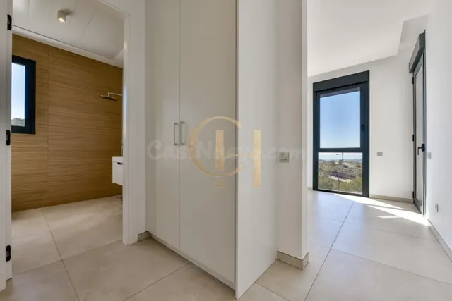 Moderna villa independiente con piscina privada y garaje — 26
