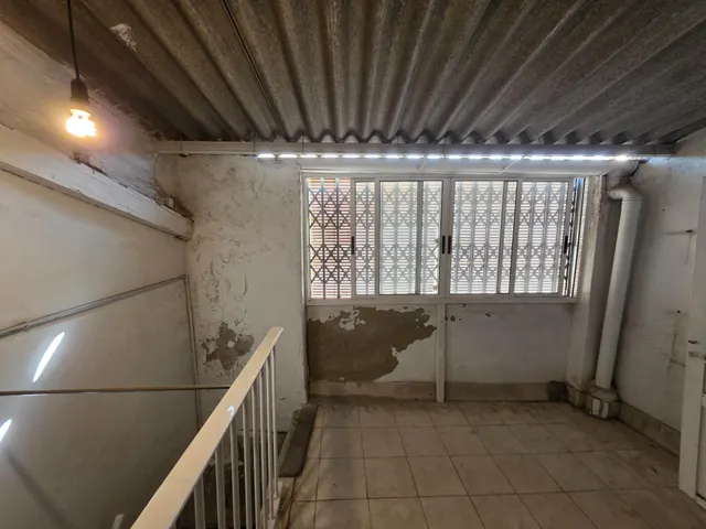 ¡Descubre el potencial de esta joya arquitectónica en el corazón del vibrante barrio de Feria! — 22
