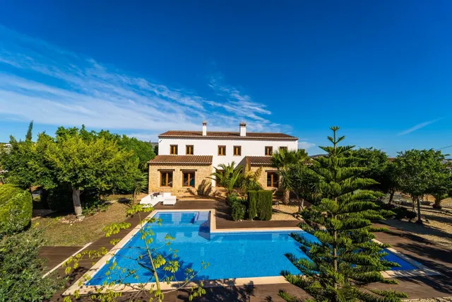 Estupenda Casa con Piscina, Gimnasio, Cine; en Benisa Alicante. — 3