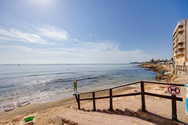 Ático en Primera Línea de Mar con Espectaculares Vistas — 32