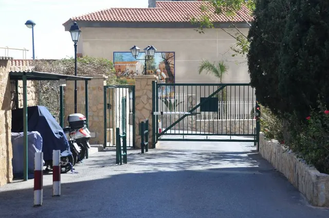Bonita vivienda de 3 dorm. 2 baños para entrar a vivir, vistas despejadas. — 8