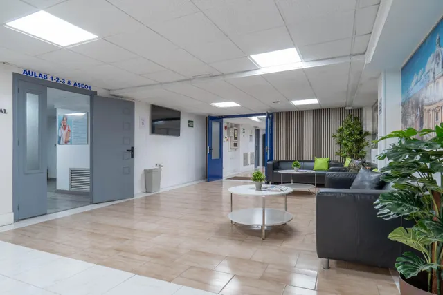 Venta de amplio y funcional local en zona inmejorable (avda. madrid) - Granada — 10
