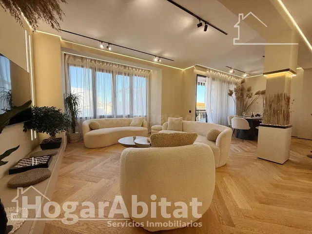 ¡ESPECTACULAR! AMPLIO, MODERNO Y REFORMADO CON TERRAZA, CERC