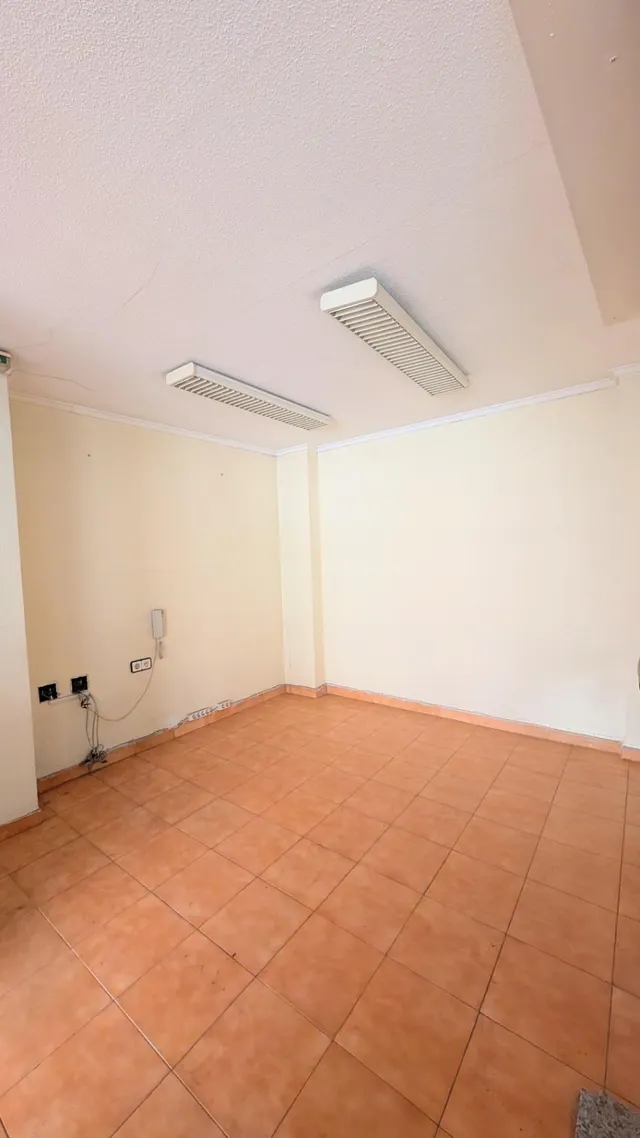 ¡OPORTUNIDAD ÚNICA, OFICINA CON ENTRADA INDEPENDIENTE, 80 m2, ESQUINA TOTALMENTE EXTERIOR, JUNTO A REINA VICTORIA! — 7