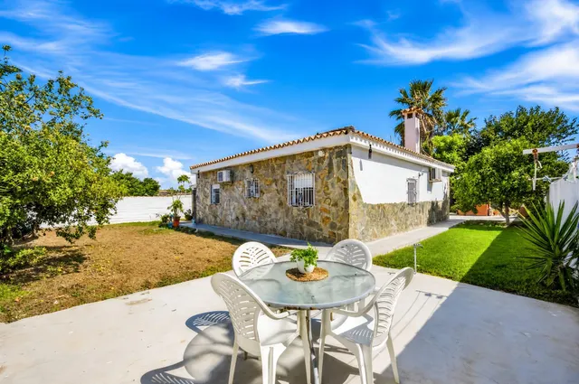 Chalet con amplia parcela en El Sotillo — 7