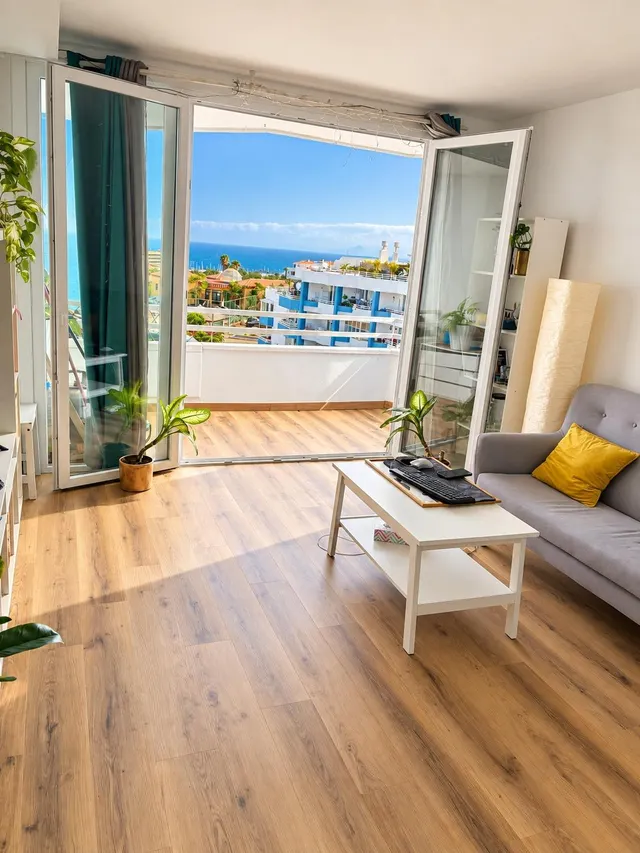 ## Estudio reformado en Amarilla Golf con vistas al mar — 11
