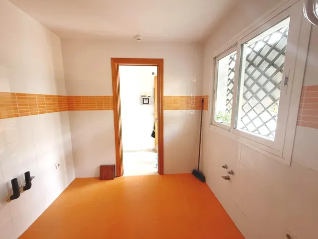 Bajo elevado con gran terraza, vistas al mar y parking privado en Benalmádena Pueblo — 36