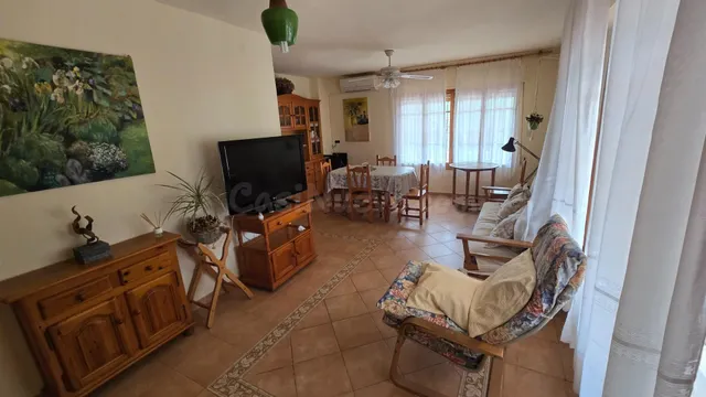 Chalet independiente con gran parcela, jardín y amplias zonas exteriores — 4