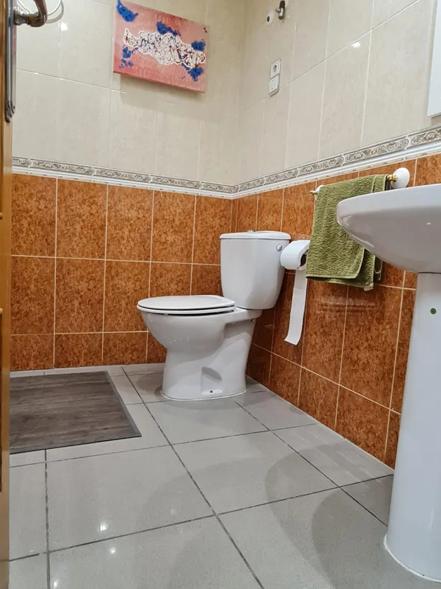 PLANTA BAJA EN ESQUINA ( AHORA ESTA COMO LOCAL, PERO SE PUEDE CAMBIAR A VIVIENDA) — 20