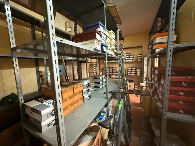 BAJO VIVIENDA TRANSFORMADO EN LOCAL EN VENTA EN LA CALLE VIRGEN DE LA SOLEDAD — 7