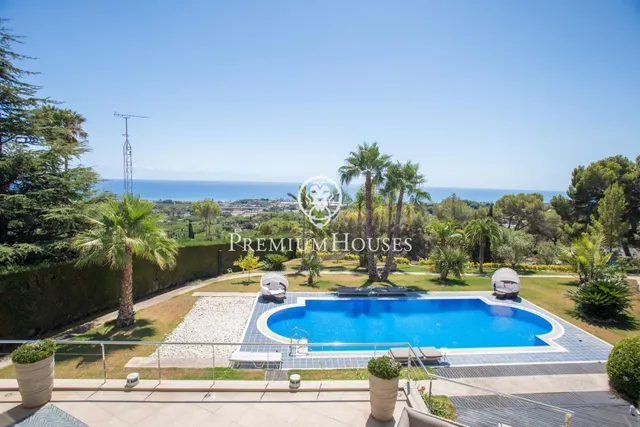 Exclusiva casa en venta con espectaculares vistas al mar y g - foto 2
