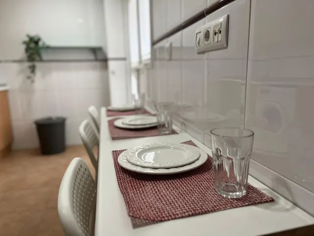 Se alquila habitación con baño privado en C/ Rosa García Ascot 550€- 1 de Noviembre — 6
