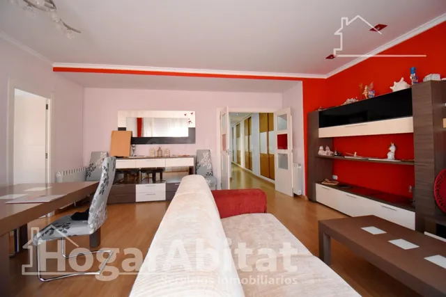 Extraordinaria amplitud en este luminoso primer piso con terrazas y trastero — 5