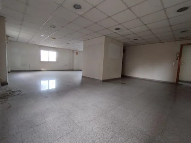 ENTRESUELO PARA OFICINAS JUNTO CENTRO COMERCIAL VEGA PLAZA — 9