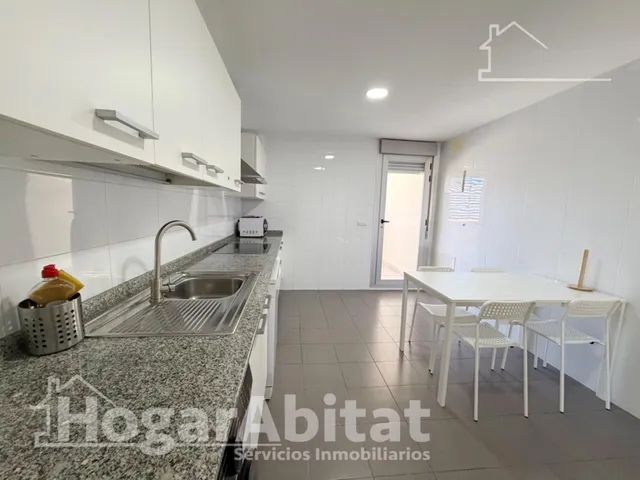 SEMINUEVO CON PISCINA, GARAJE  Y DOS TERRAZAS CERCA DEL METRO — 31