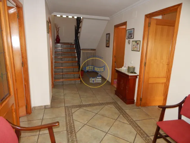 CHALET CON PISCINA Y VISTAS PRIVILEGIADAS. — 42