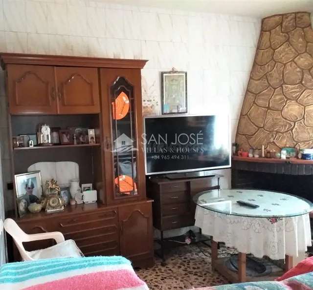 SE VENDE CASA CON TERRENO URBANO EN BARINAS (MURCIA) - foto 2