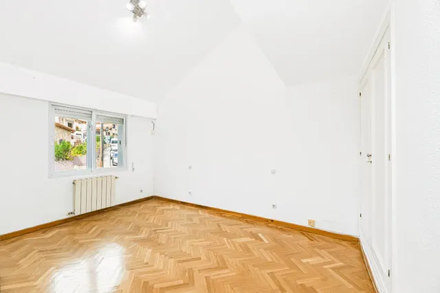 Chalet en pleno centro de Torrelodones, para disfrutar de la comodidad de tenerlo todo cerca sin renunciar al espacio de una vivienda unifamiliar. — 18