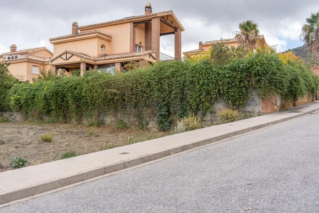 VENTA DE PARCELA EN LA URBANIZACIÓN CAÑADAS DEL PARQUE — 42