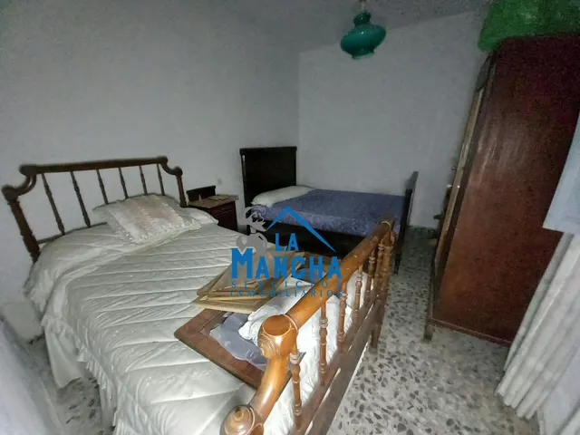 *53.000€* inmobiliaria la mancha vende casa con patio en Barrax ( Albacete ). — 23