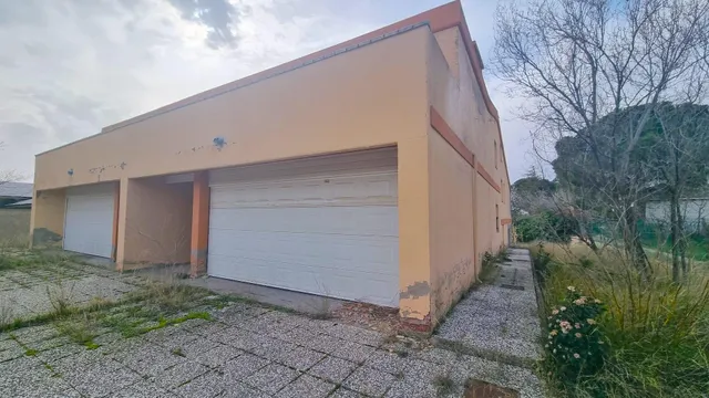Casa independiente a la venta de 645 m2 construidos en el Alto de La Muela. — 2