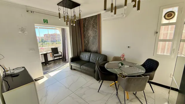 Apartamento con vistas al mar, piscina y licencia turística en La Mata, Torrevieja — 5
