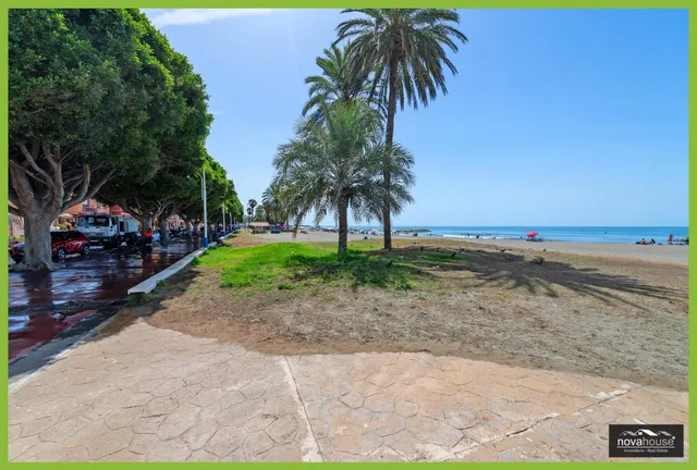 1ª LÍNEA DE PLAYA EN MÁLAGA, EL PALO — 16
