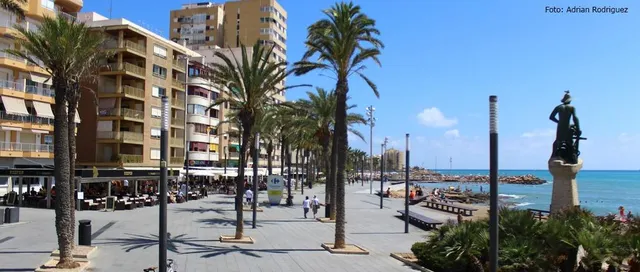 Bungalow alto orientado al sur con gran solárium privado a tan sólo 750 metros de la playa — 18