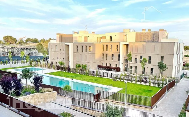 ¡TOTALMENTE NUEVO! LUMINOSO EN RESIDENCIAL CON GARAJE Y PISC