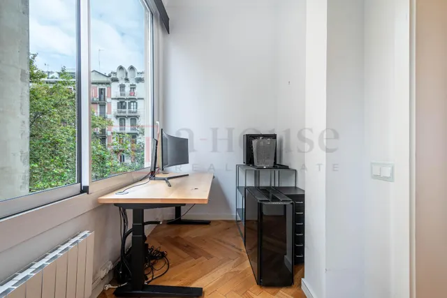 Piso reformado, listo para entrar a vivir con balcones y todo exterior en la nova esquerra de l' eixample — 23