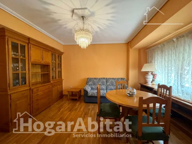Espacio y luminosidad con infinitas posibilidades en este amplio piso exterior con balcón y trastero — 7