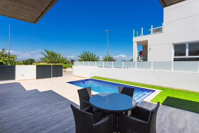 VILLAS CON PISCINA PRIVADA EN DAYA NUEVA — 7