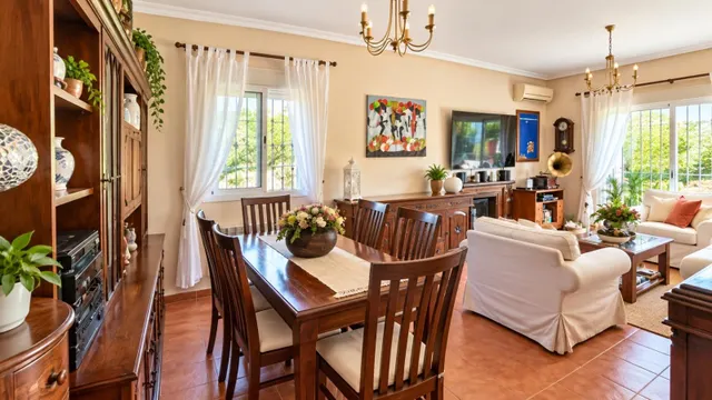 Chalet urbano reformado con piscina, placas solares y todas las comodidades — 19