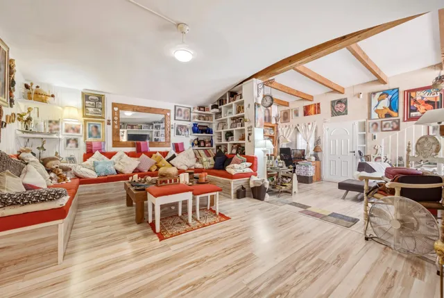 Casa con piscina y gran privacidad en parcela de 1.000 m2 — 14