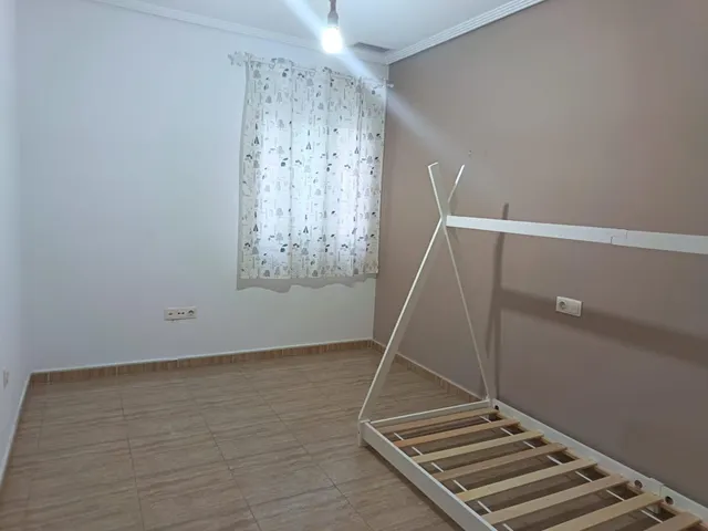 Se vende piso para entrar a vivir a 20 minutos de Alicante, con todos los servicios a mano, ascensor, plaza de garaje y trastero — 26