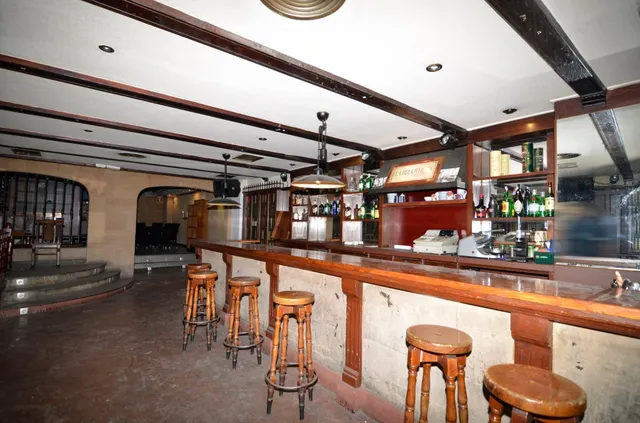 Urbis te ofrece un fantástico local en venta en zona San Juan, Salamanca. — 23