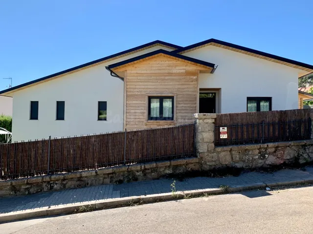 Chalet Independiente con Piscina