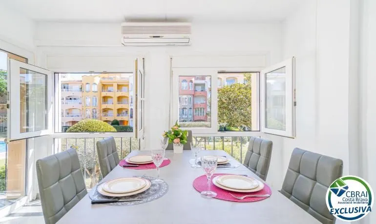GRAN RESERVA Moderno apartamento reformado con piscinas y amplios jardines comunitarios