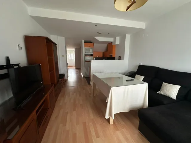 Apartamento con terraza en Carretera de la Corte, ideal para