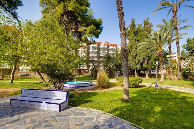 Apartamento reformado de 3 dormitorios y 2 baños a escasos 75 metros de la playa del acequión — 36