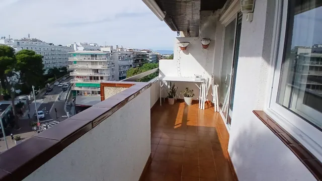 Espectacular Ático Esquinero con Licencia Turística, Plaza de Parking y piscina comunitaria. — 21